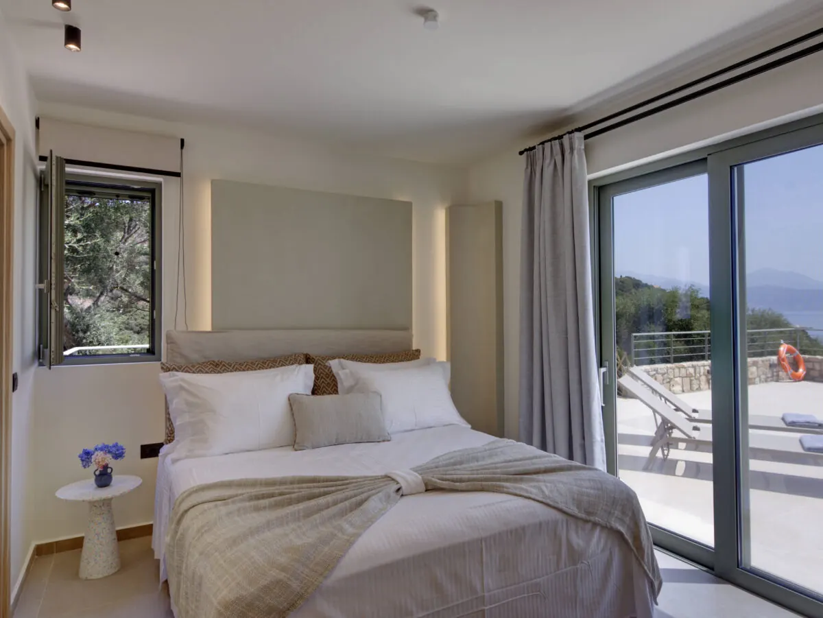 Bedroom at Astir with a sea-view balcony